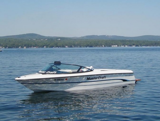  Renta de barco con patrón 